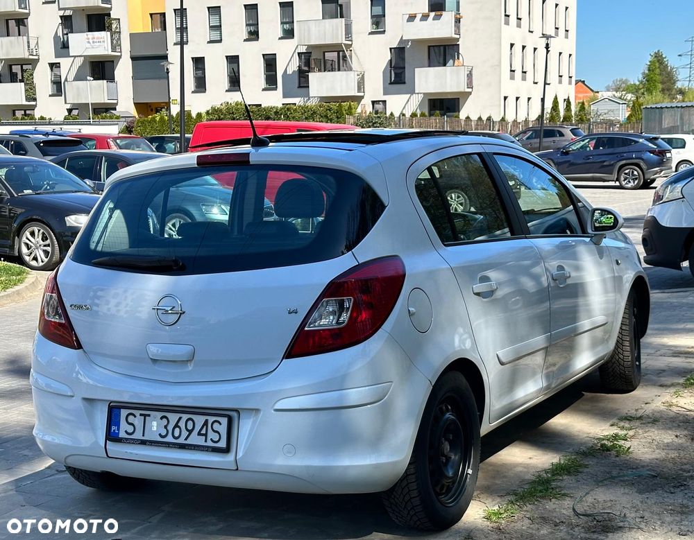 Opel Corsa 1.4 16V Cosmo - 4