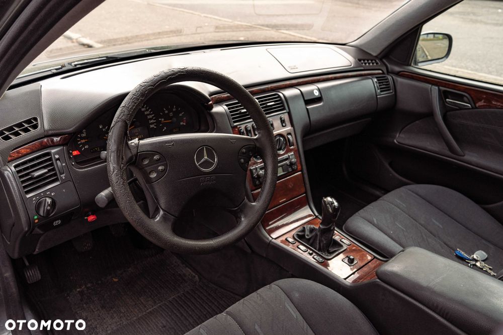 Mercedes-Benz Klasa E - 5