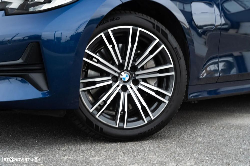BMW 330 e Line Luxury Auto - 27