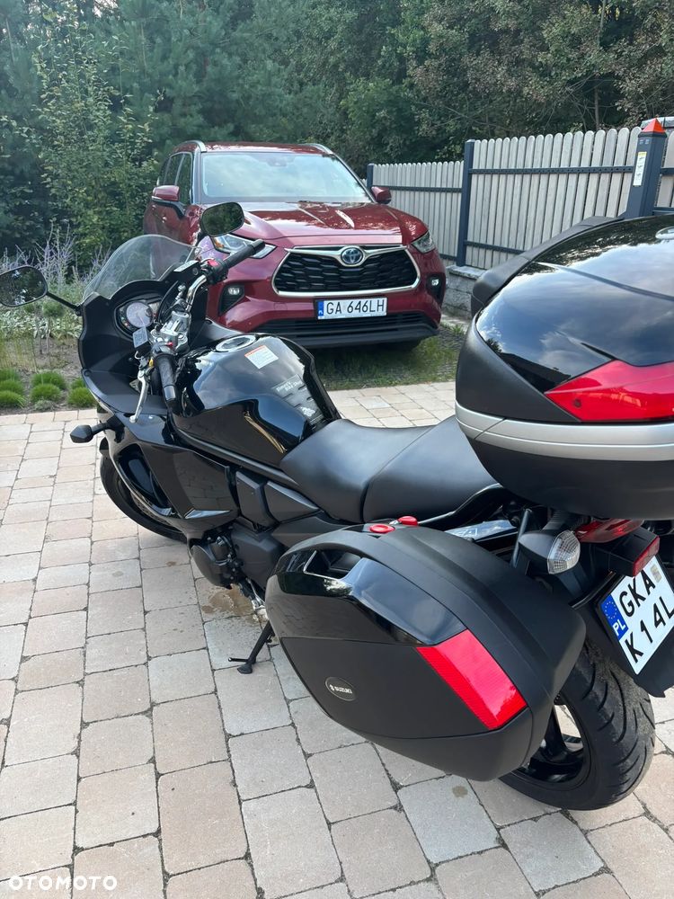 Suzuki GSX - 27
