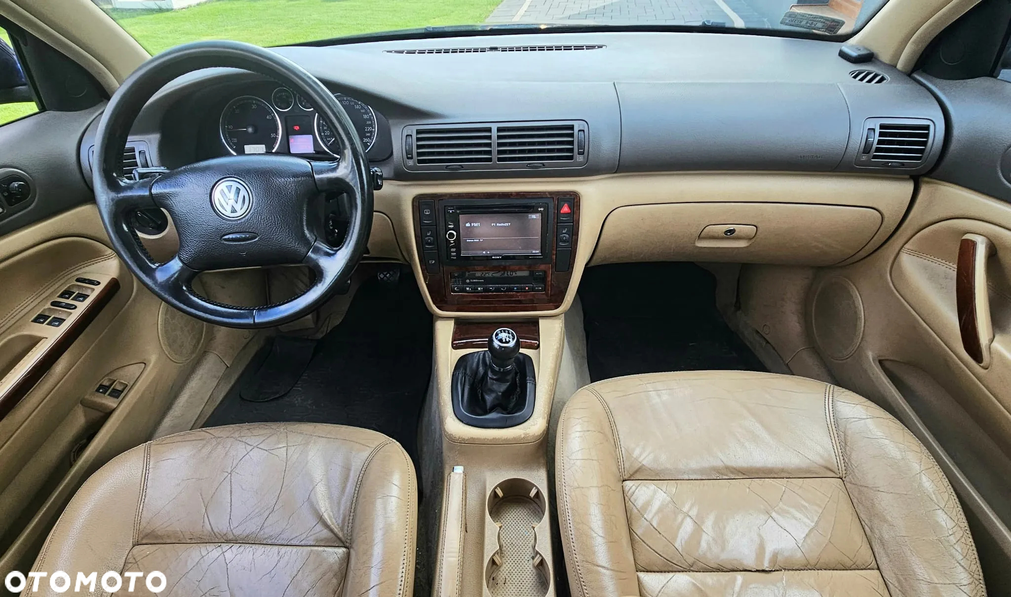 Volkswagen Passat 1.9 TDI Highline - 8