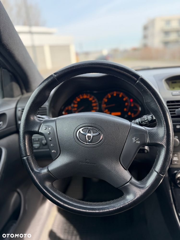 Toyota Avensis 1.6 VVT-i Terra - 14