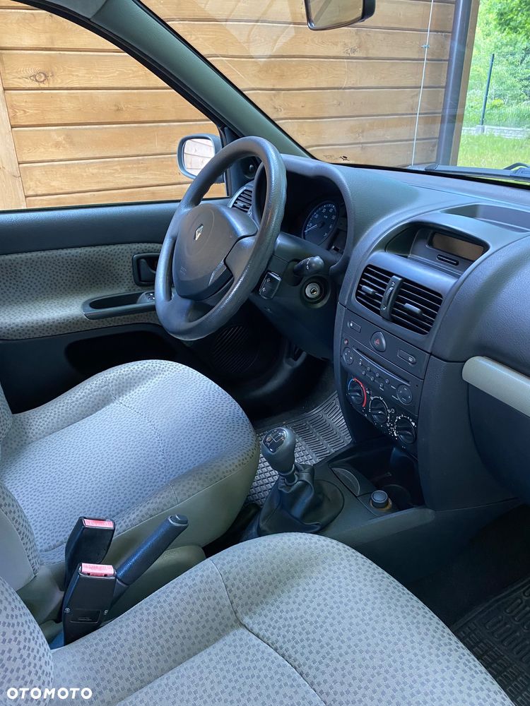 Renault Clio 1.2 16V Campus - 2