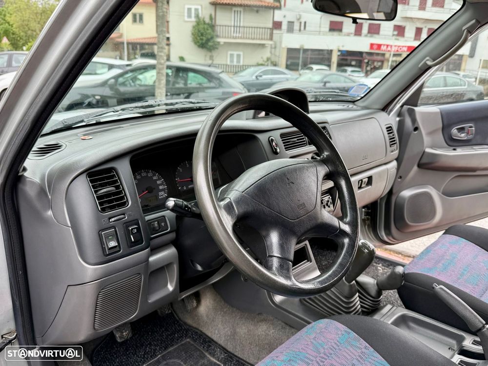 Mitsubishi Pajero Sport 2.5 TD GLS - 13