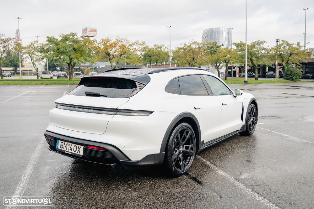 Porsche Taycan Cross Turismo 4 - 26