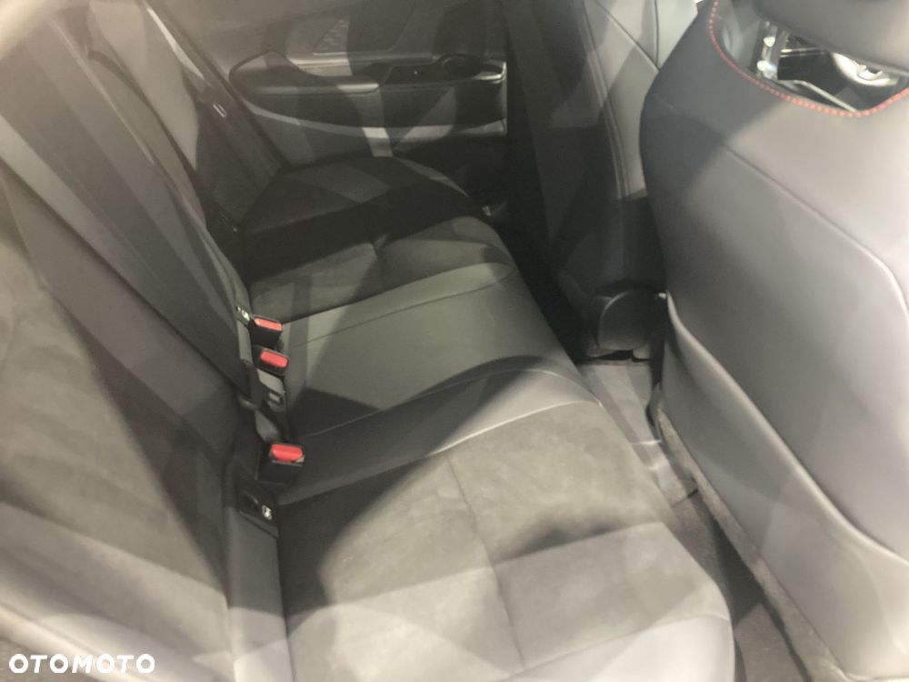 Toyota C-HR - 11