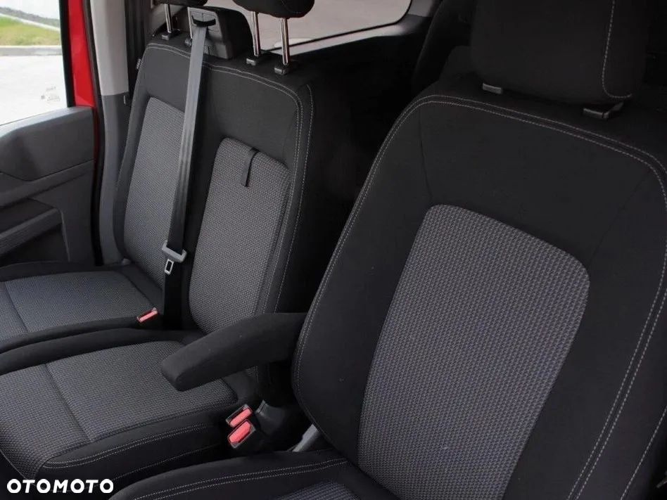 Volkswagen Caravelle - 11