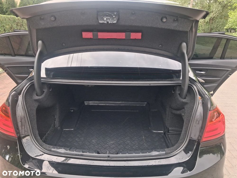 BMW Seria 3 318d Sport Line - 19