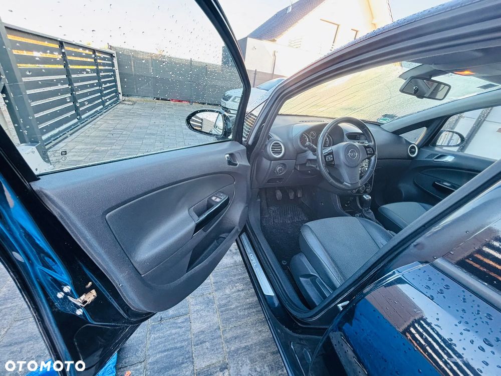 Opel Corsa 1.4 16V Cosmo - 9