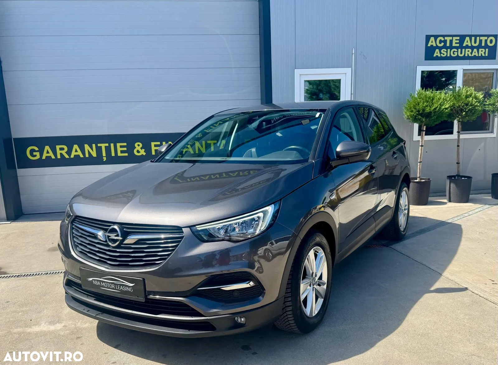 Opel Grandland X 1.2 Start/Stop Business Edition - 2