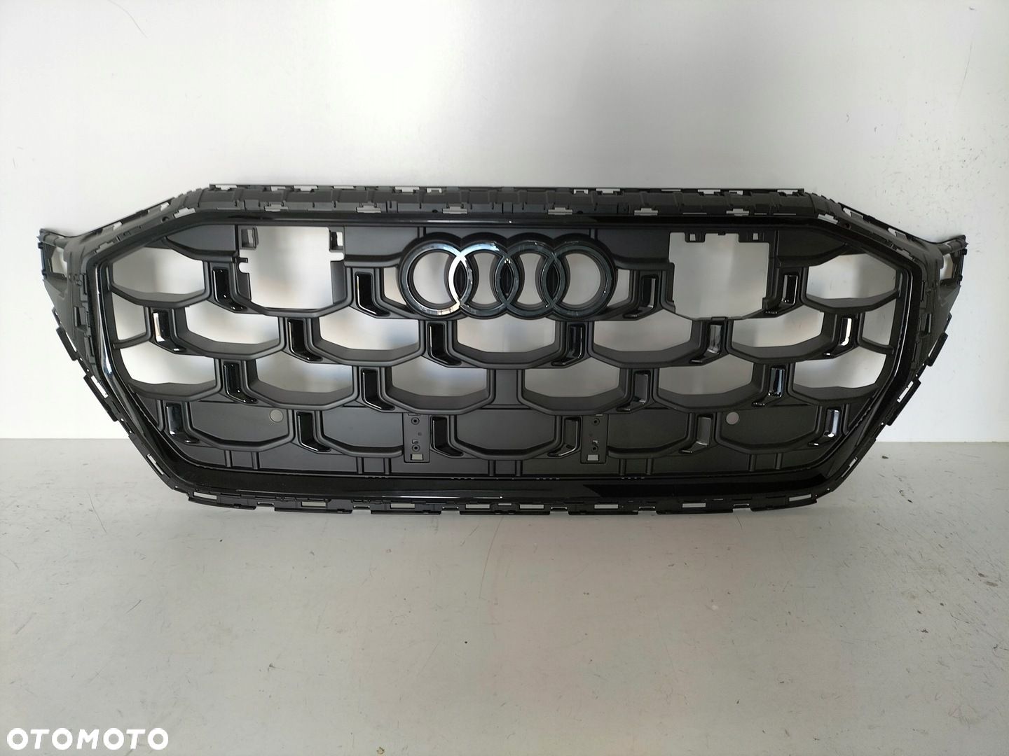 Atrapa kratka grill AUDI Q8 SQ8 S-LINE LIFT 23- BLACK - 1