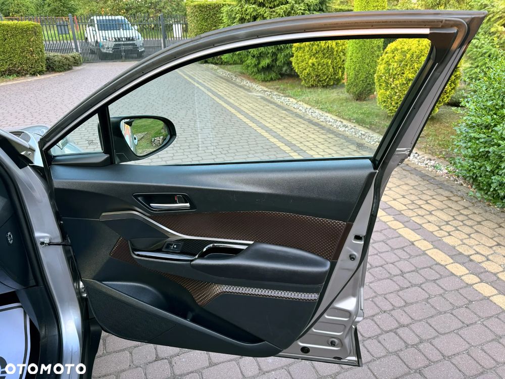 Toyota C-HR Lounge - 36
