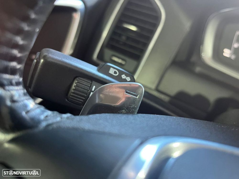 Volvo XC 60 2.0 D4 R-Design Momentum Geartronic - 19