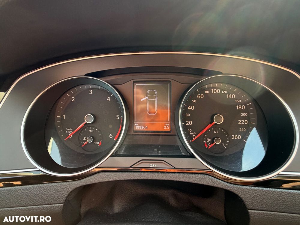 Volkswagen Passat 2.0 TDI DSG Comfortline - 9