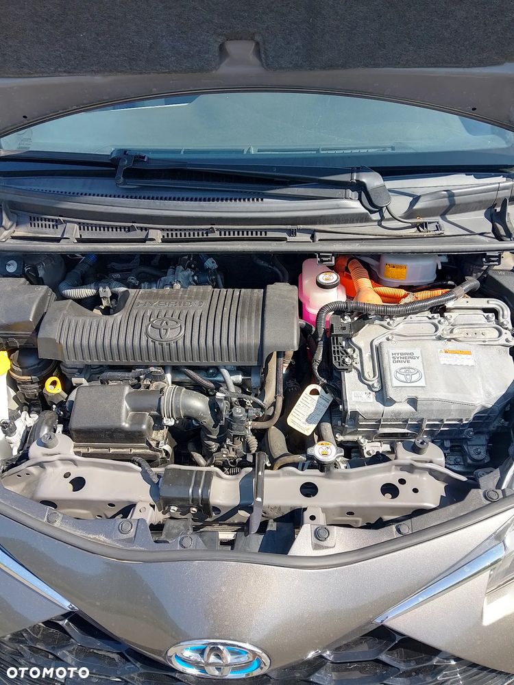 Toyota Yaris Hybrid 100 Selection Platinum - 8