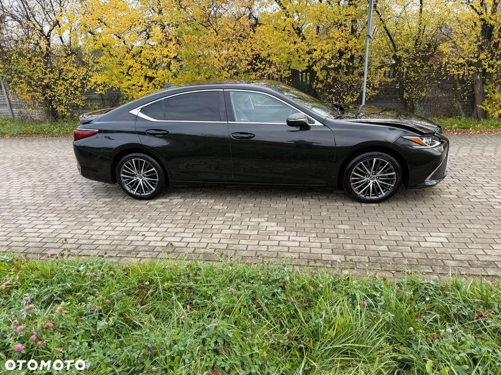 Lexus ES - 4