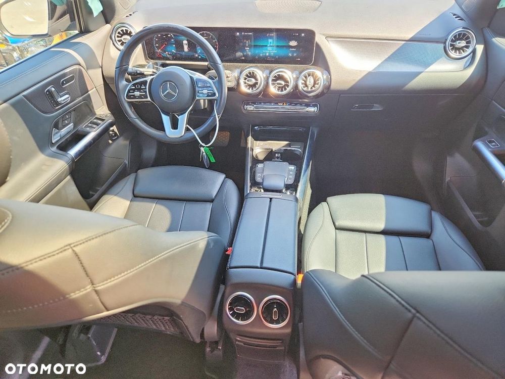 Mercedes-Benz GLA - 10