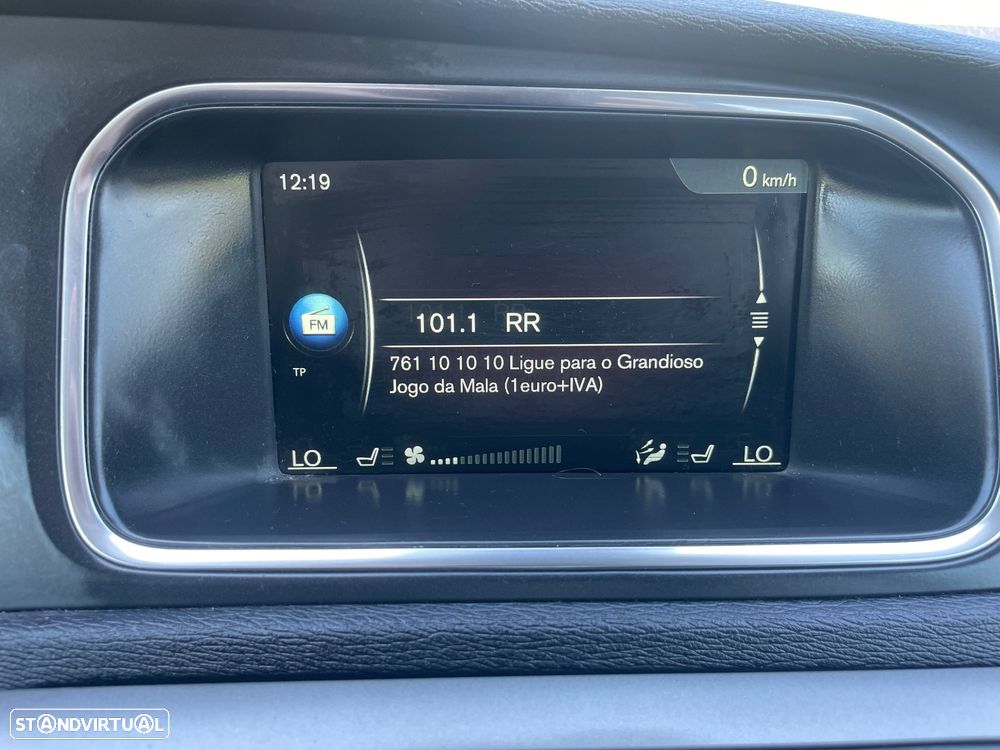 Volvo V40 Cross Country D2 Momentum - 27