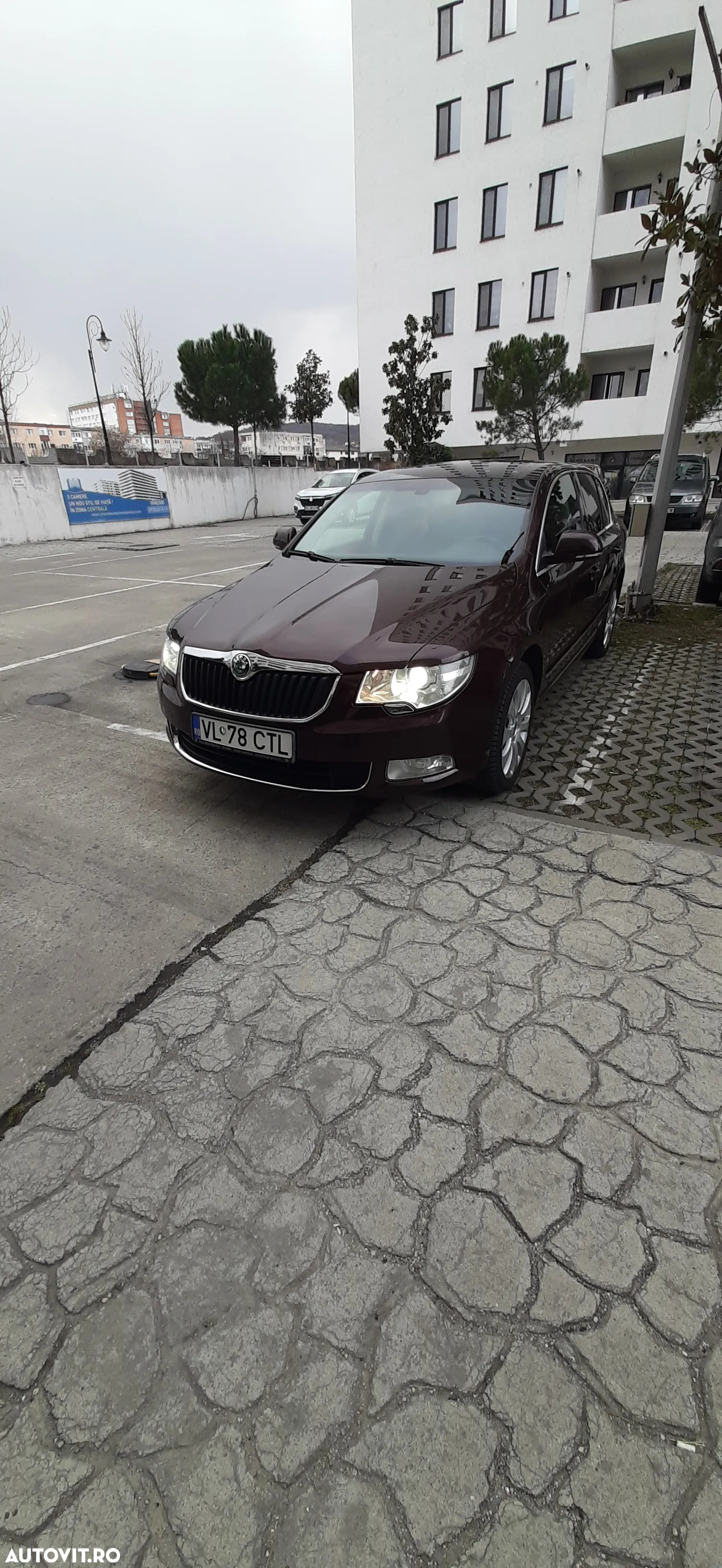 Skoda Superb 2.0 TDI Elegance DSG - 2
