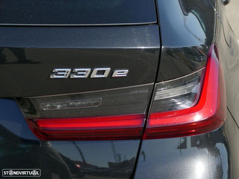 BMW 330 e Pack Desportivo M Auto - 14