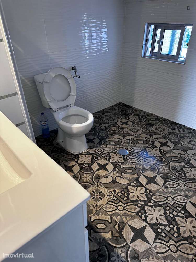 Quarto - localizado em Montes Claros Coimbra - Grande imagem: 3/43