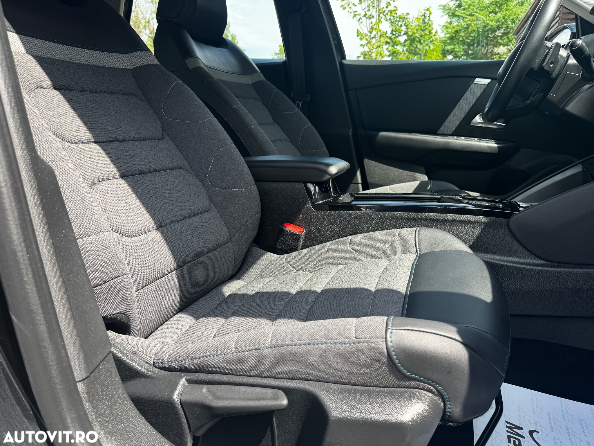 Citroën C4 BlueHDi 130 Stop&Start EAT8 SHINE - 25