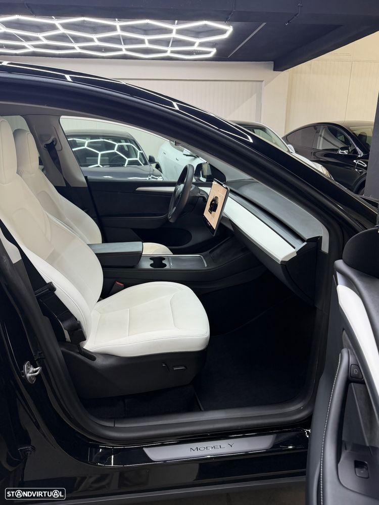 Tesla Model Y Long Range Dual Motor AWD - 6