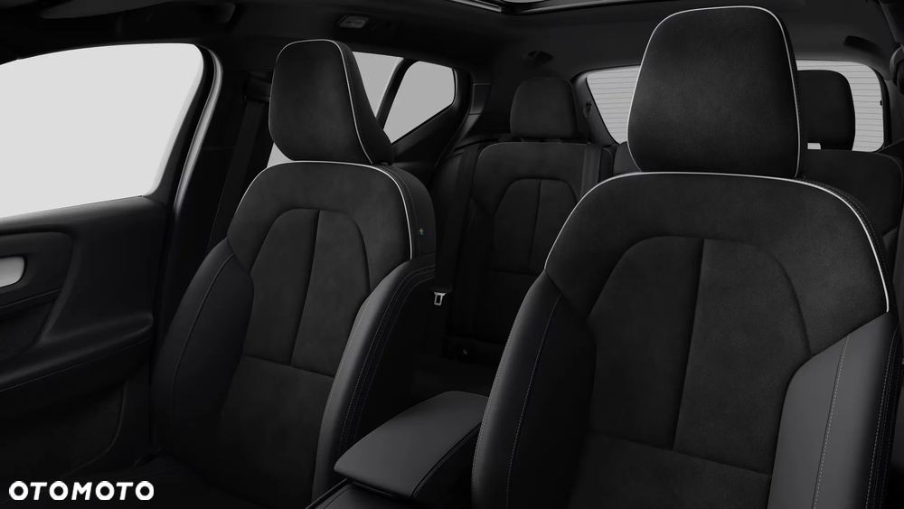 Volvo XC 40 B4 Plus Black Edition - 11