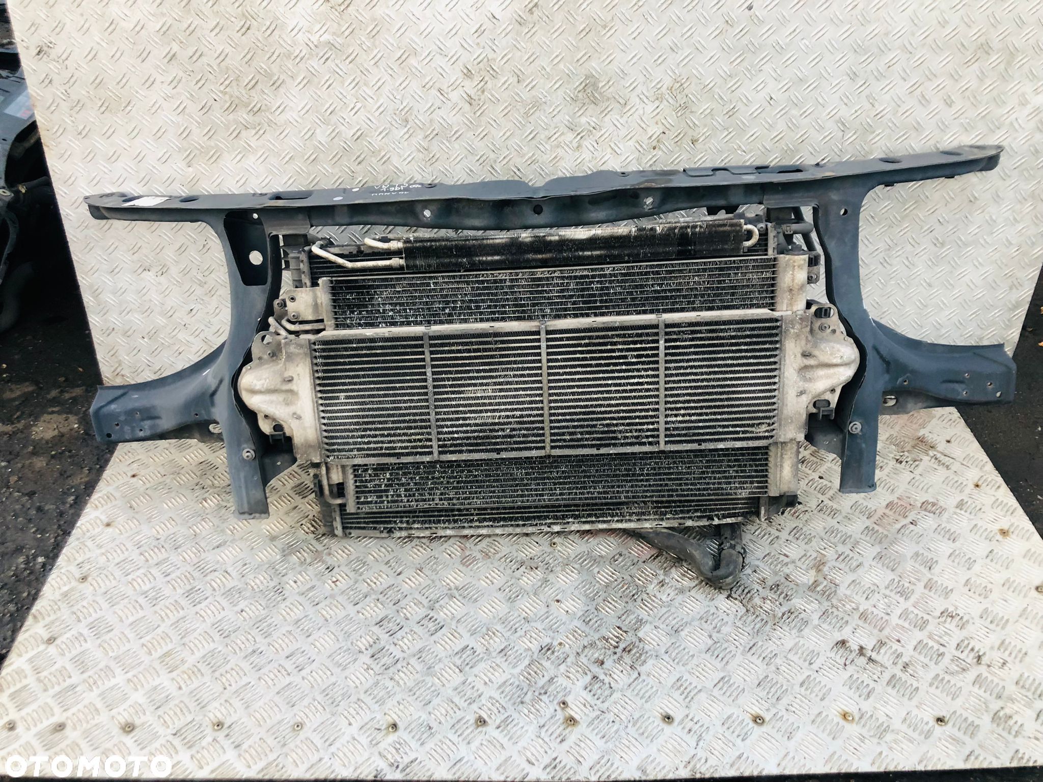 Pas Przedni Volkswagen Transporter T5  1,9 TDI - 1