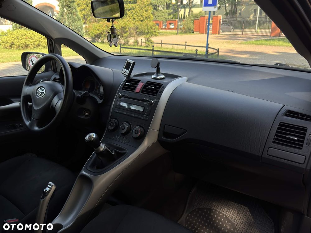 Toyota Auris 1.4 D-4D Terra - 11