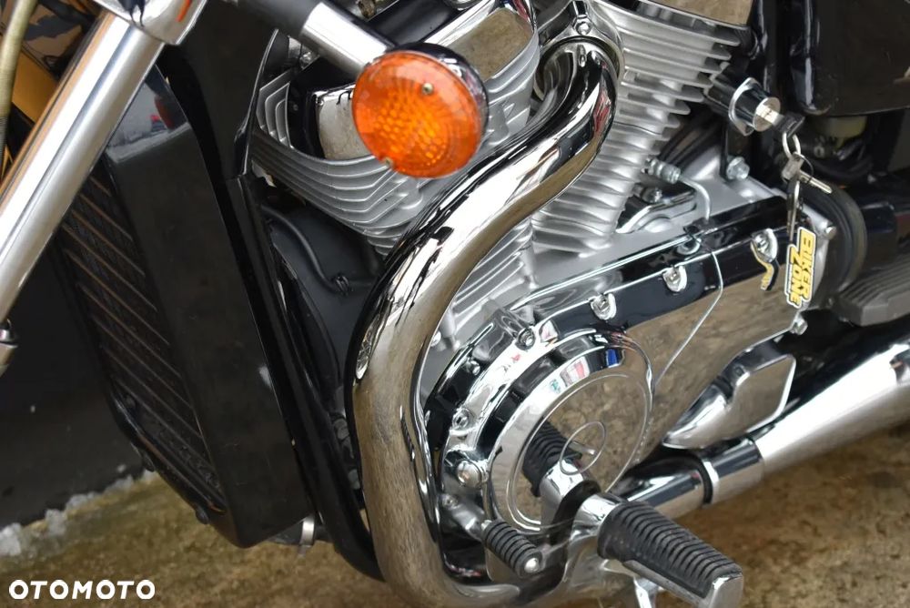 Suzuki Intruder - 27