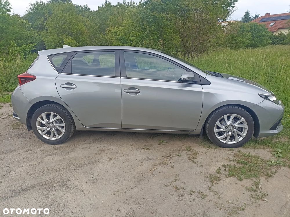Toyota Auris 1.6 Premium - 4
