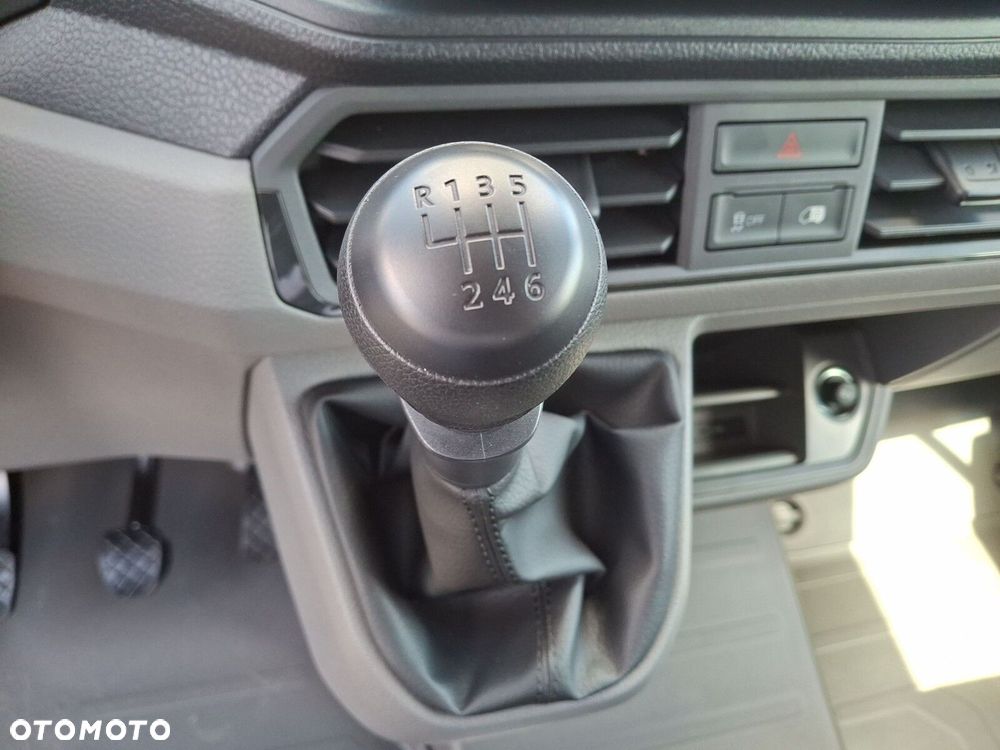 Volkswagen Crafter Furgon 4490 - 34