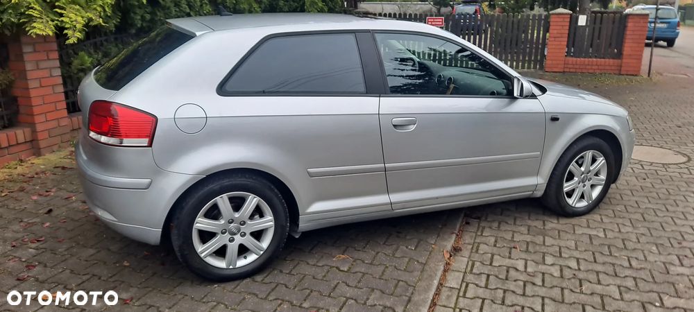 Audi A3 3-drzwiowe 2.0 FSI Ambition Tiptronic - 20