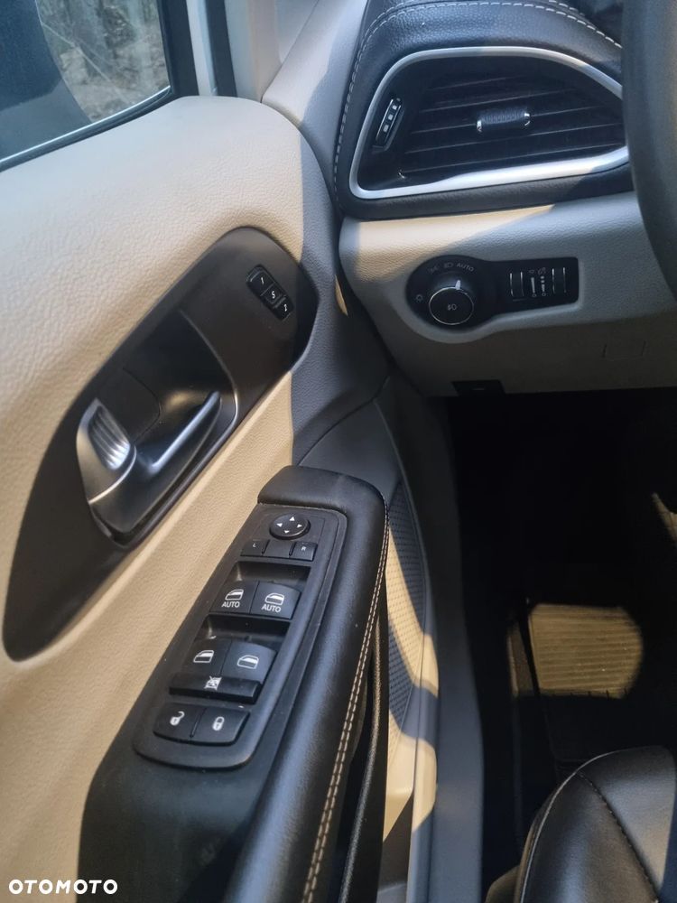 Chrysler Pacifica - 27