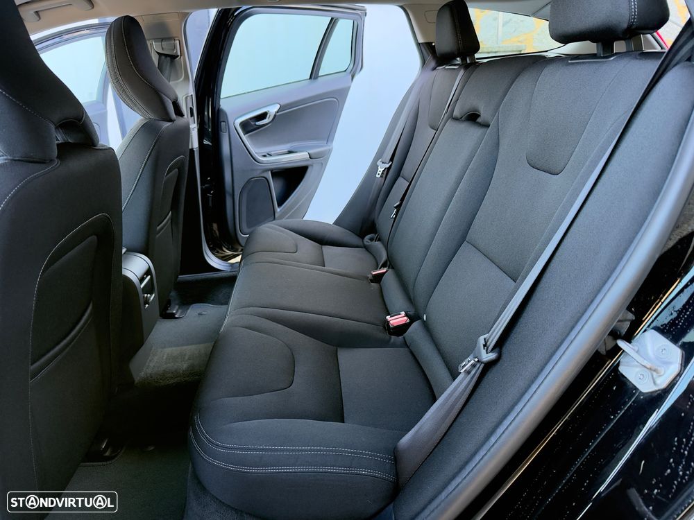 Volvo V60 Cross Country 2.0 D3 Momentum - 46