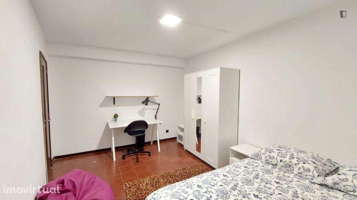 Quarto - localizado em Senhora da Hora Porto - Grande imagem: 2/12