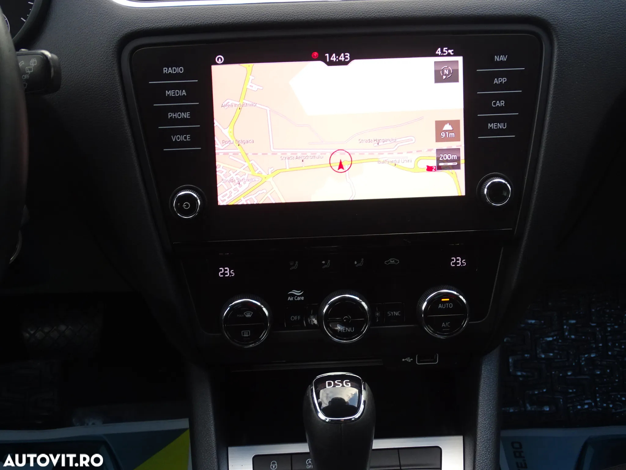 Skoda Octavia Combi Diesel 2.0 TDI DSG Style - 8