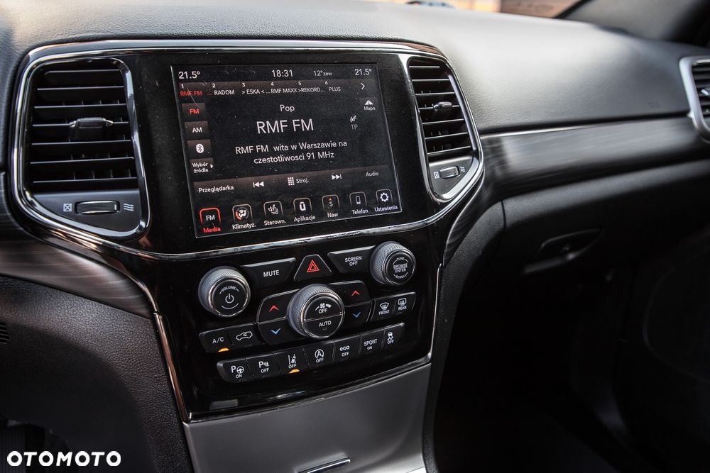 Jeep Grand Cherokee - 23