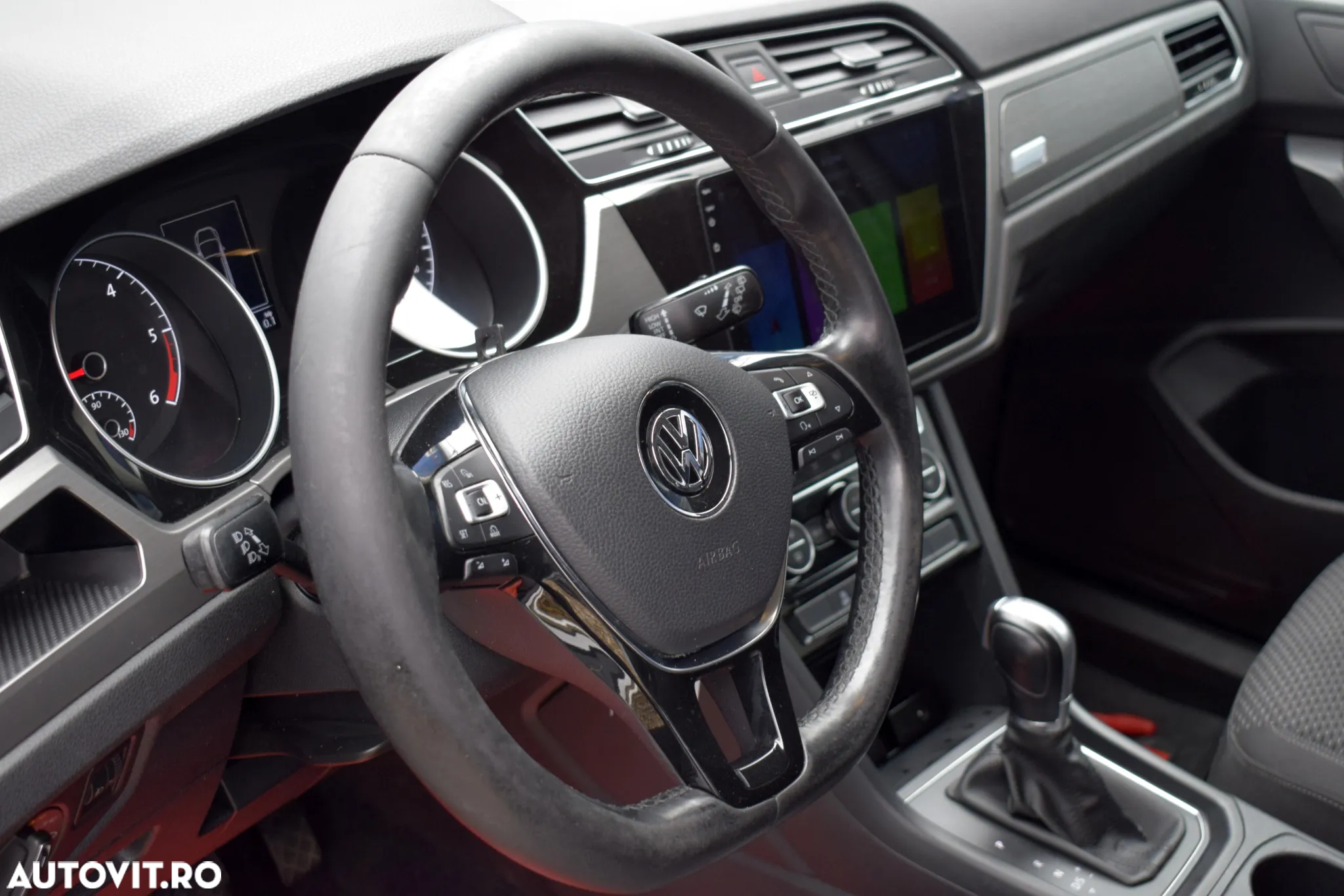 Volkswagen Touran 2.0 TDI DSG Comfortline - 8