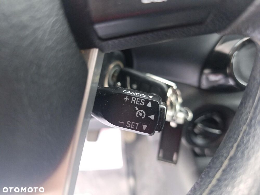 Toyota Hilux 2.4 D-4D Double Cab DLX 4x4 - 37