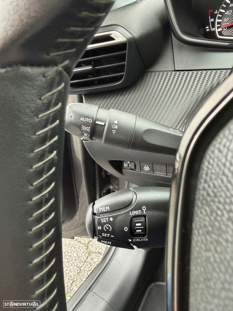 Peugeot 208 1.2 PureTech Active Pack - 19