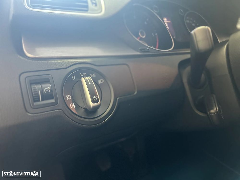 VW Passat 2.0 TDI BlueMotion Trendline - 20