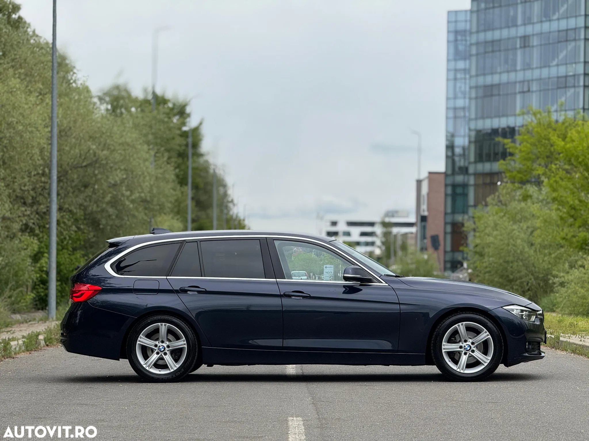 BMW Seria 3 320d Touring Aut. Efficient Dynamics Edition - 10