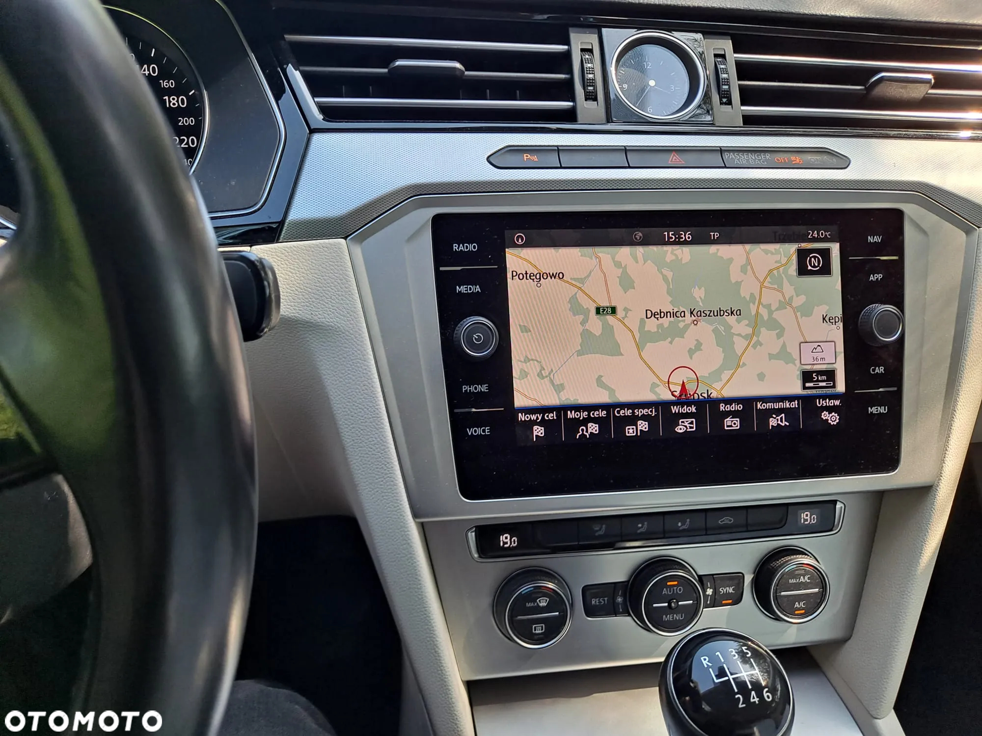 Volkswagen Passat - 12