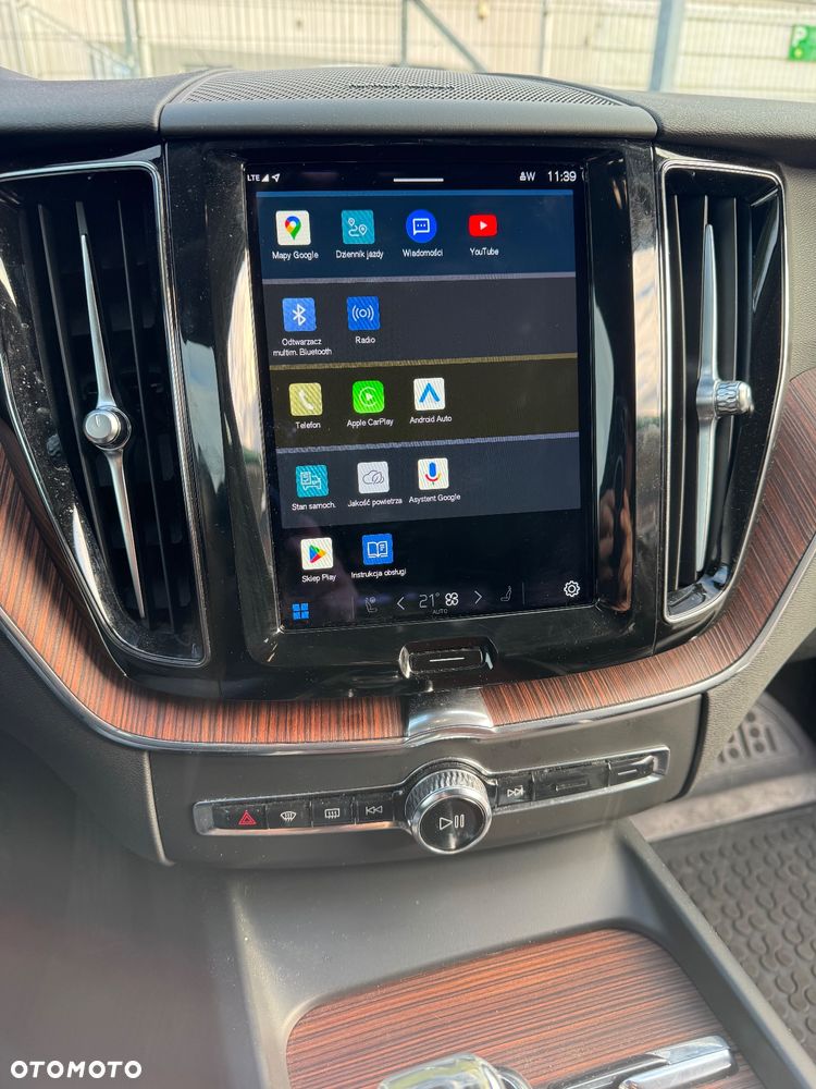 Volvo XC 60 B4 B Plus Dark - 12