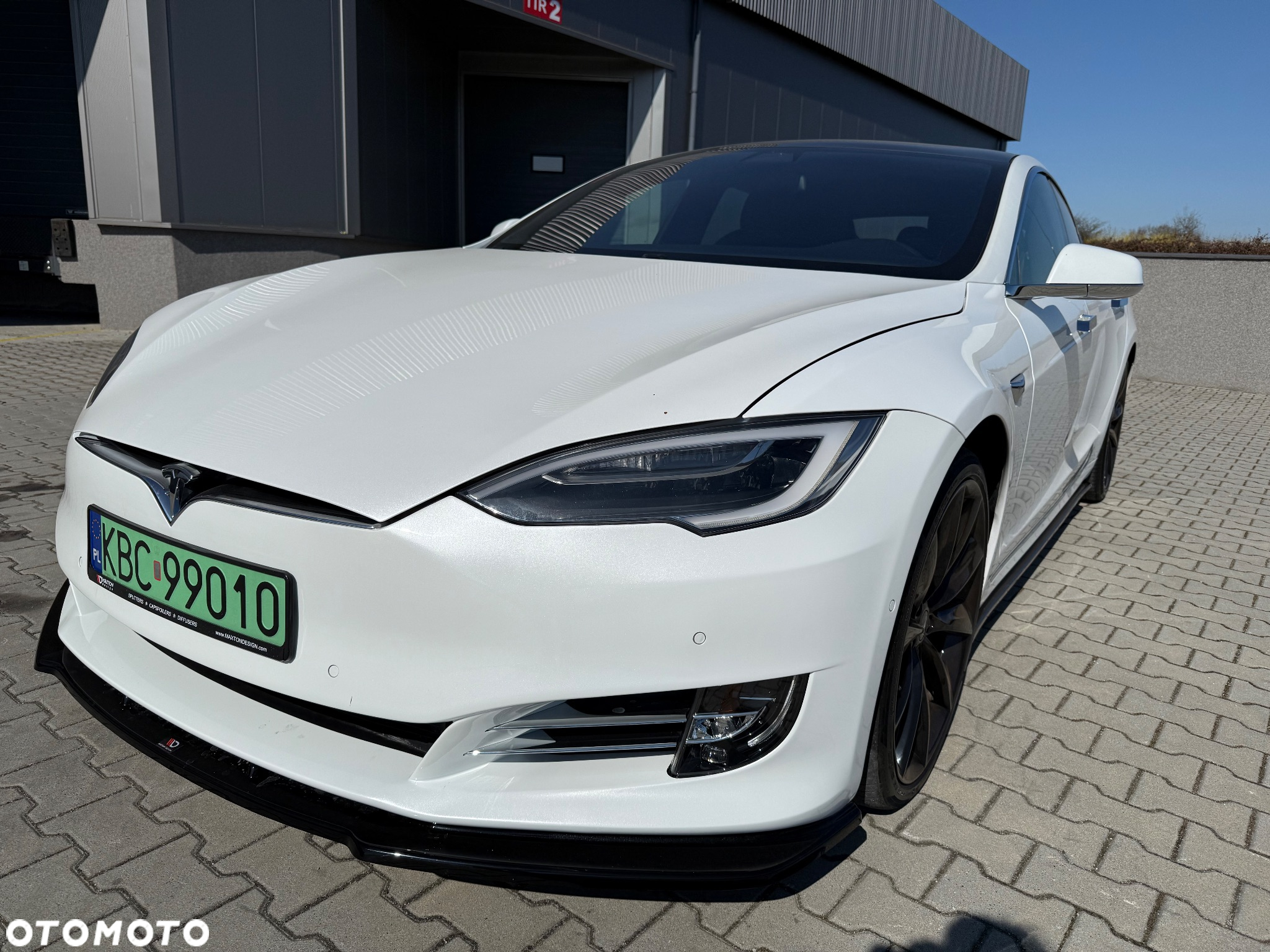 Tesla Model S - 12