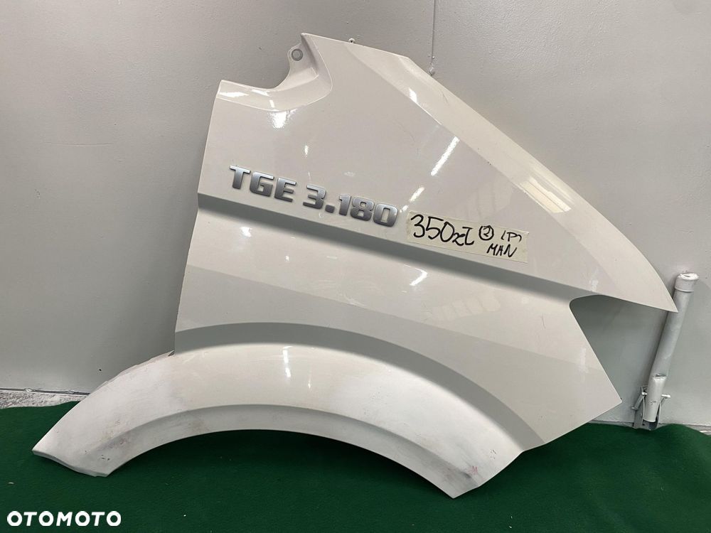 MAN TGE VW CRAFTER 2 17- BŁOTNIK PRZEDNI PRAWY BIAŁY 7C0821106B - 1