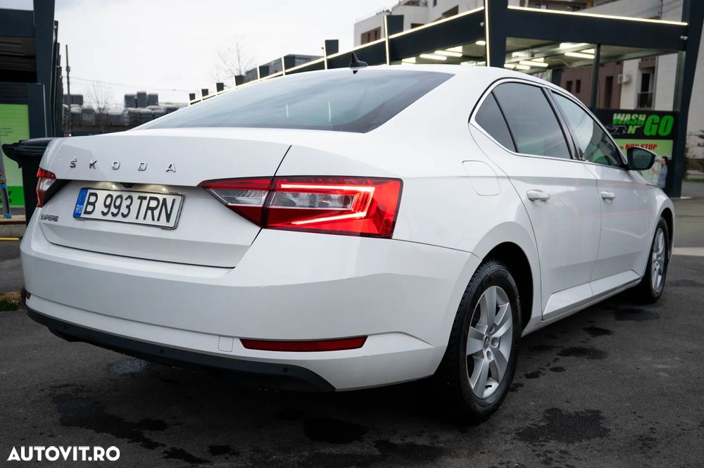 Skoda Superb 1.6 TDI DSG Style - 4
