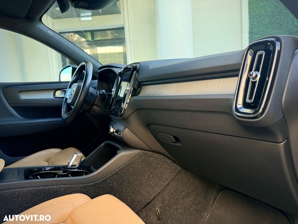 Volvo XC 40 D4 AWD Geartronic Momentum Pro - 8